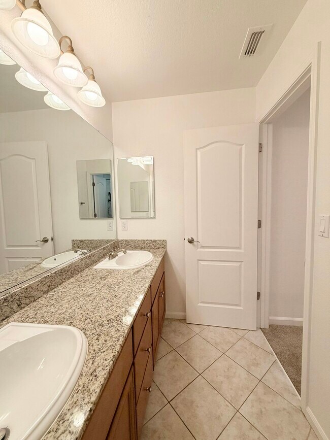 Building Photo - 252 W Terraza Way