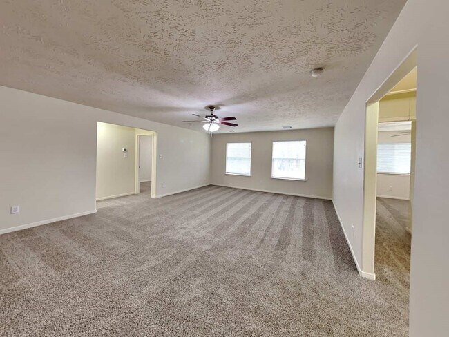 Building Photo - 8619 Discus Dr