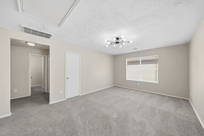 Building Photo - 21619 Knightsbrook Ln