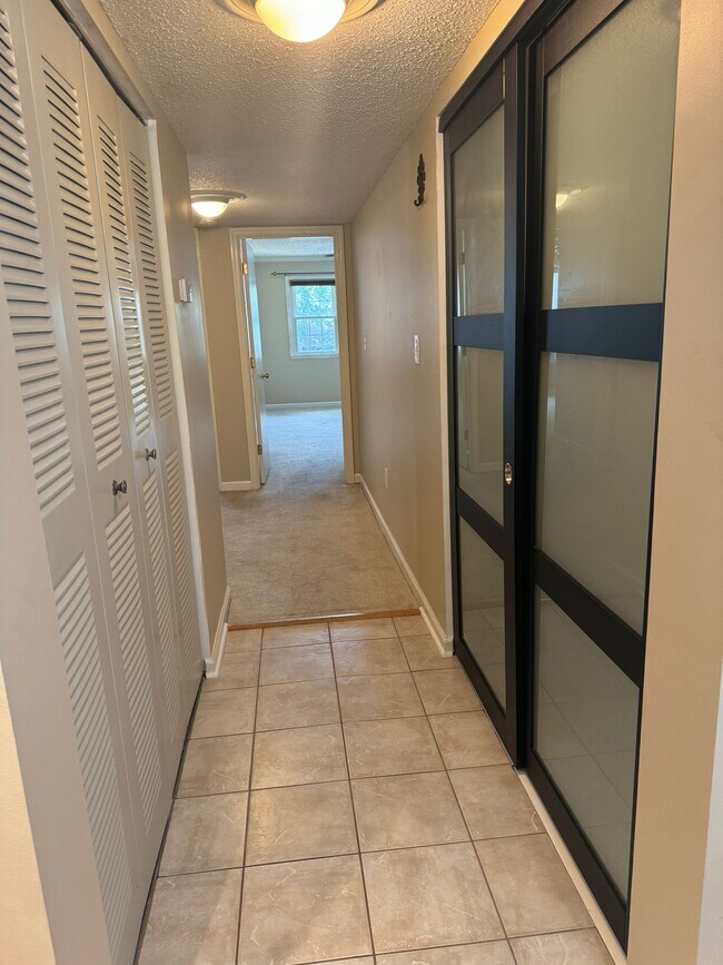 Building Photo - 7024 Somerset Cir