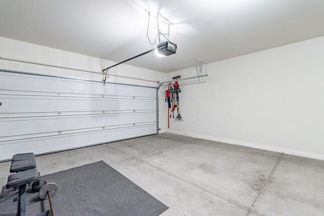 Building Photo - Serene 3-Bedroom 2-Bath 3 Car Garage Retre...
