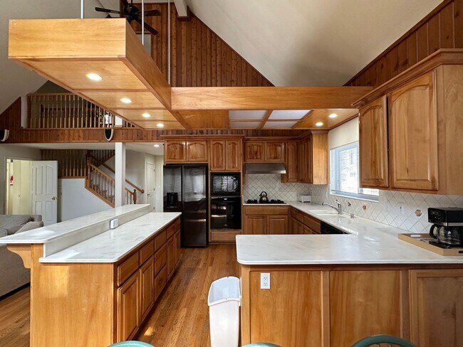 Building Photo - Unique and Spacious 3 Bedroom, 3 Bath Home...
