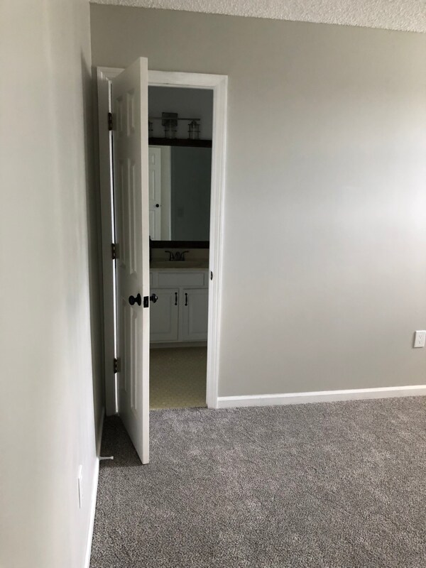 Building Photo - 10 Parwood Ct