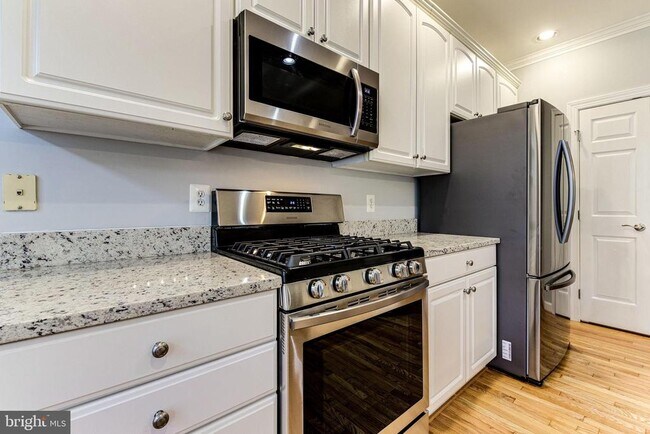 Building Photo - 953 Harrison Cir