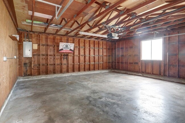 Building Photo - Beautiful, Remodeled Burien Rambler Available Now! 3 Bedrooms Plus Den!