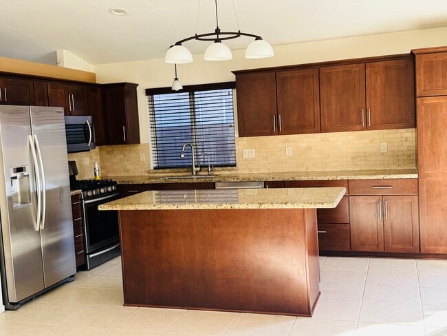 Building Photo - 3211 E Menadota Dr