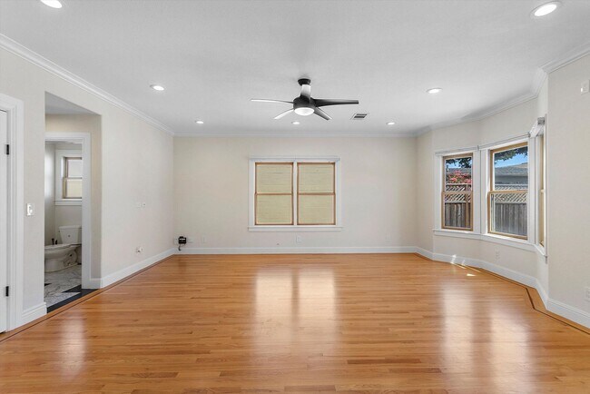 Building Photo - 826 Lincoln Ave