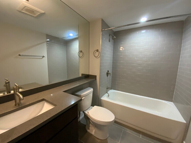 Building Photo - 1143 Maple Ave