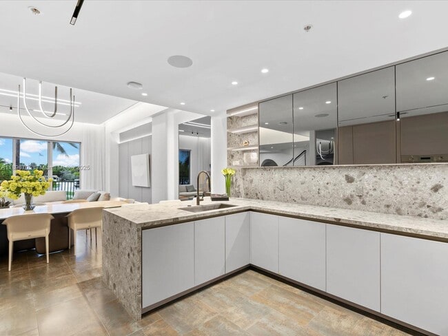 Building Photo - 3501 N Ocean Dr