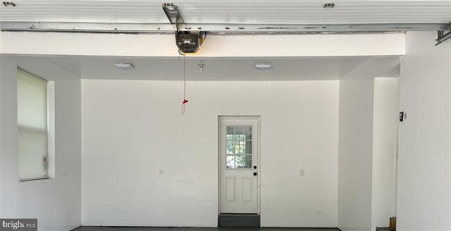 Building Photo - 5002 Barnaby Ln