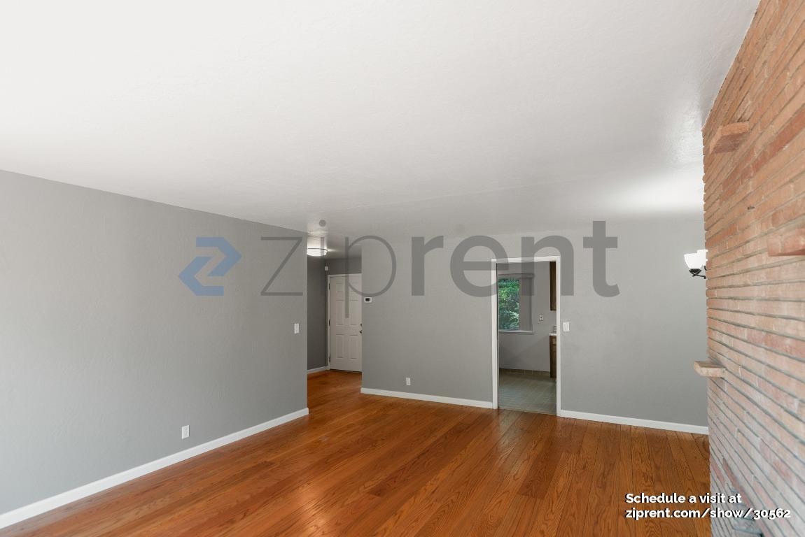 Building Photo - Unit