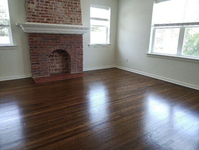 Primary Photo - 1312 S Quaker Ave