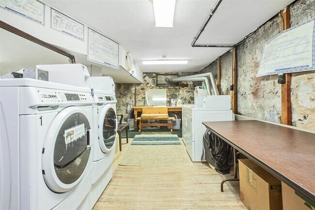 Building Photo - 245 8th St