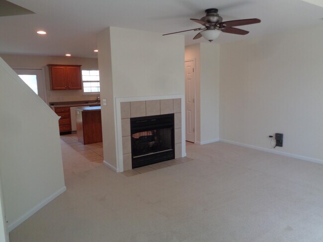 Building Photo - 4008 Meadow View Dr