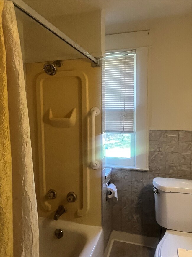 Building Photo - 208 S Liberty Ave