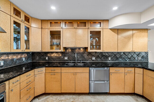 Building Photo - 1005 Bel Air Dr