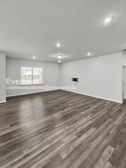 Building Photo - 2145 Bethpage Dr