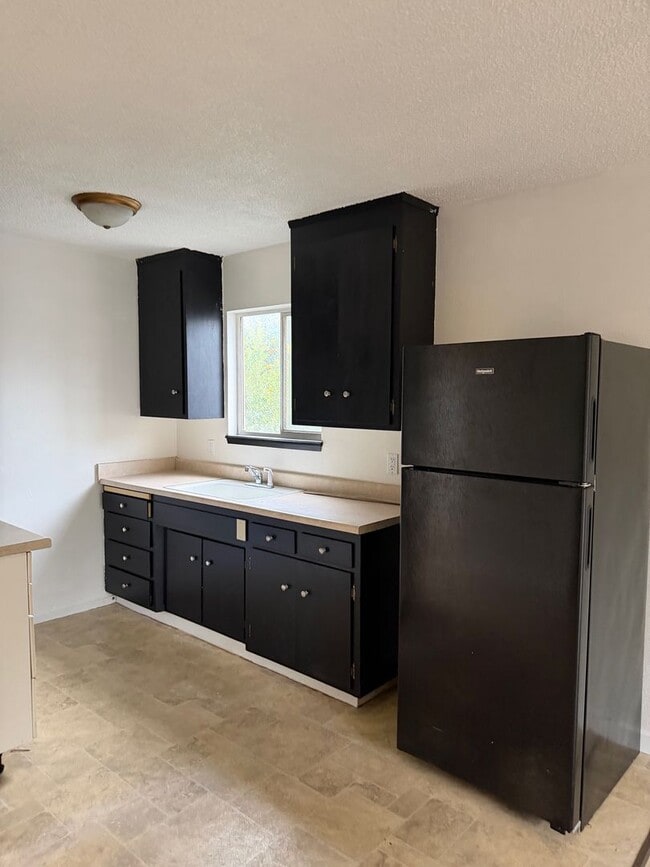 Building Photo - Cozy 2-Bedroom Downtown Sacramento Unit- 2nd floor