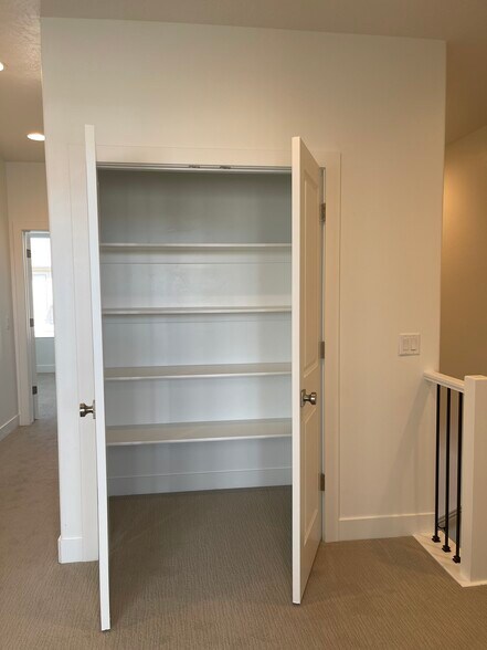 Building Photo - 2671 E Wake Forest Ln
