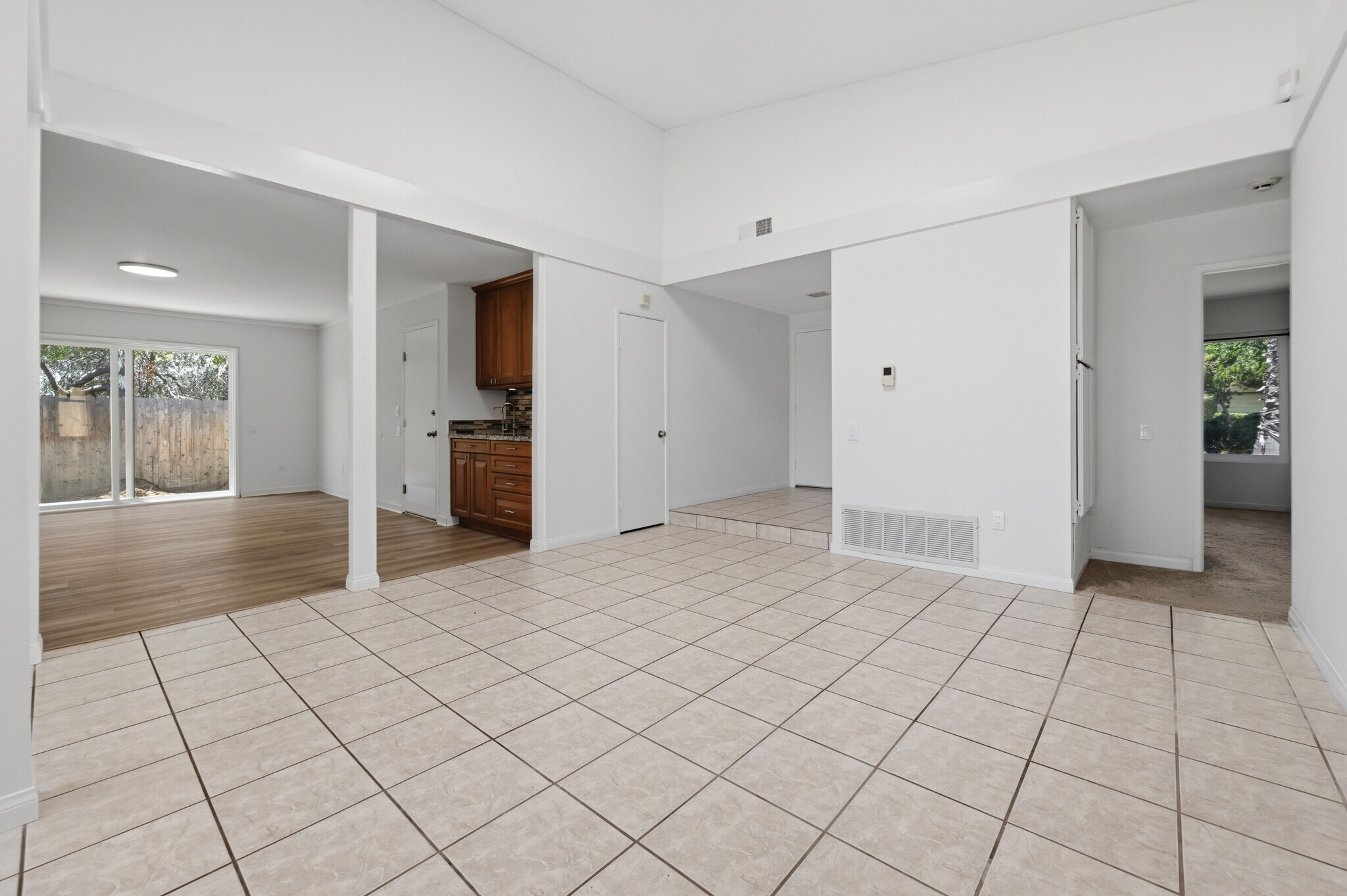 Building Photo - 14545 Hillndale Way