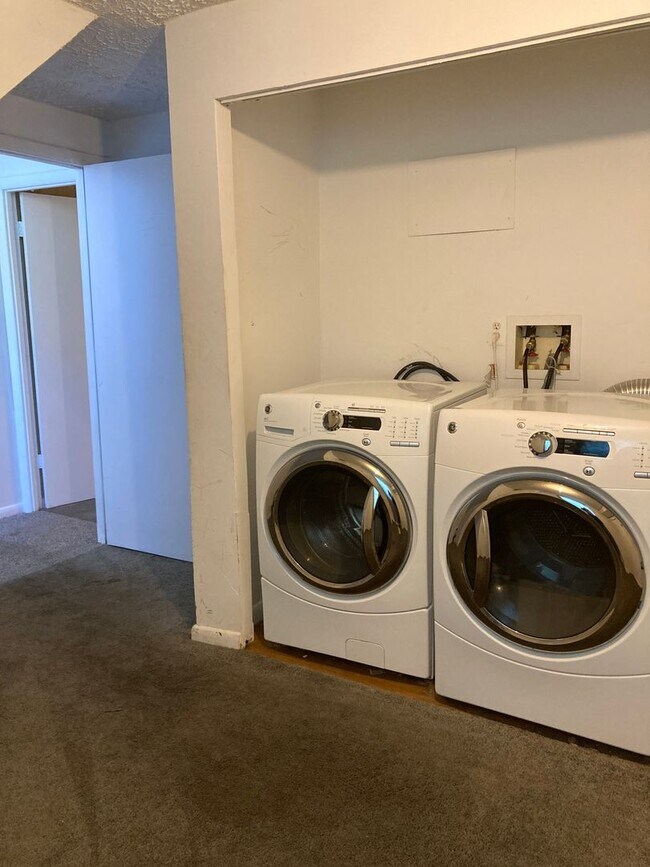 Building Photo - Spacious 3-bedroom, 2-bathroom townhouse available in Edgewood, MD.