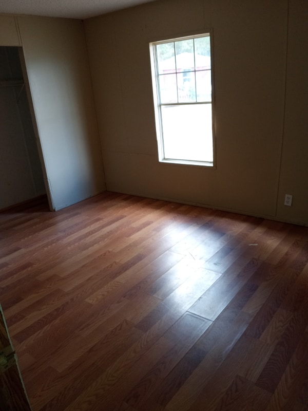 Building Photo - 121 Landing Ln