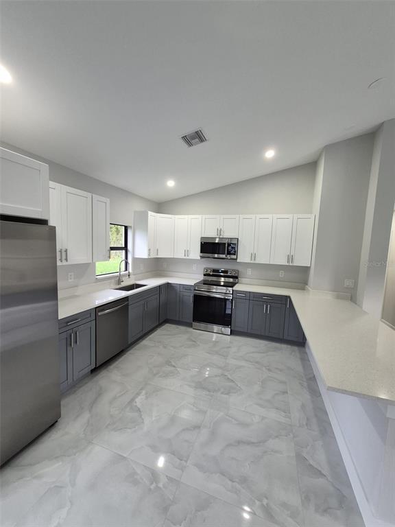 Building Photo - 447 Wickham Ave S