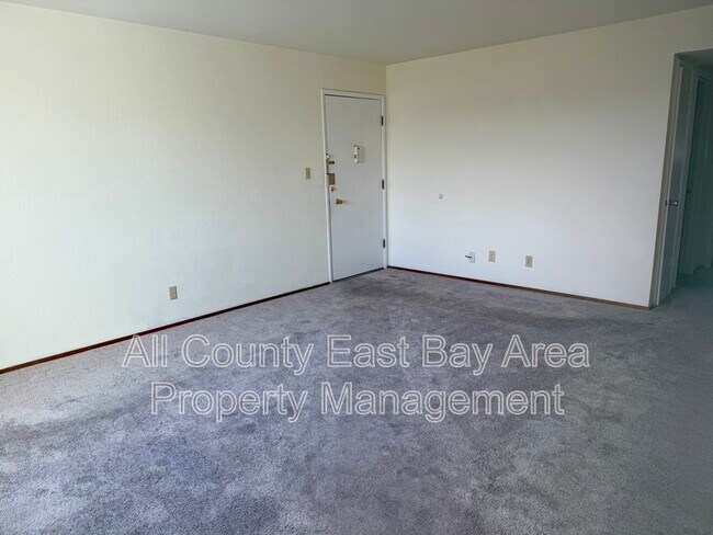 Building Photo - 611 Lexington Ave