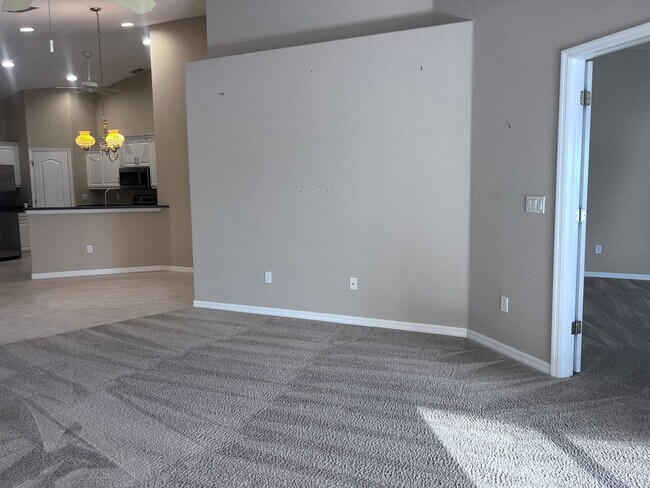 Building Photo - Sable Trace 3BR/2BT Lakefront Villa