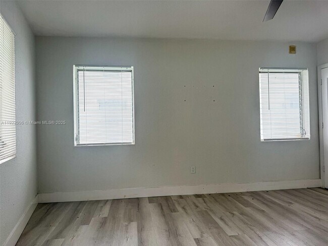 Building Photo - 10190 E Bay Harbor Dr