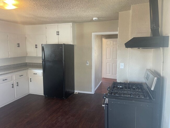 Building Photo - Wonderful Stand Alone Home