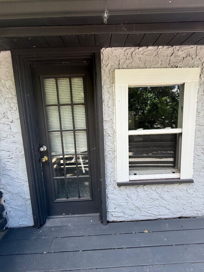Building Photo - 612 Cabell Dr