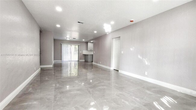 Building Photo - 416 S 28th Ave