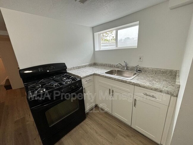 Building Photo - 789 N 200 E