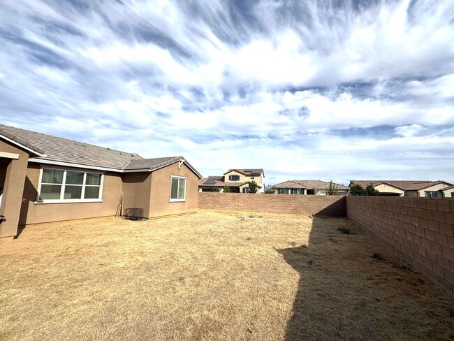 Building Photo - Don't miss the chance to view this stunnin...