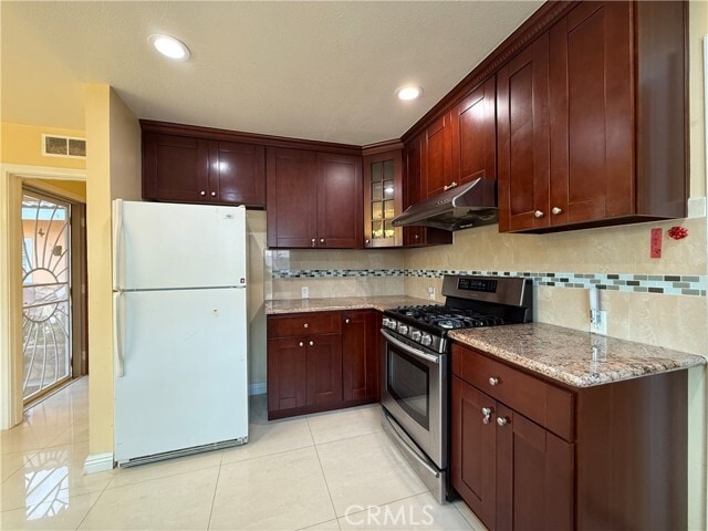 Building Photo - 1127 S Nantes Ave