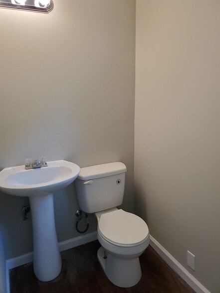 Building Photo - 102 Dogwood Ln