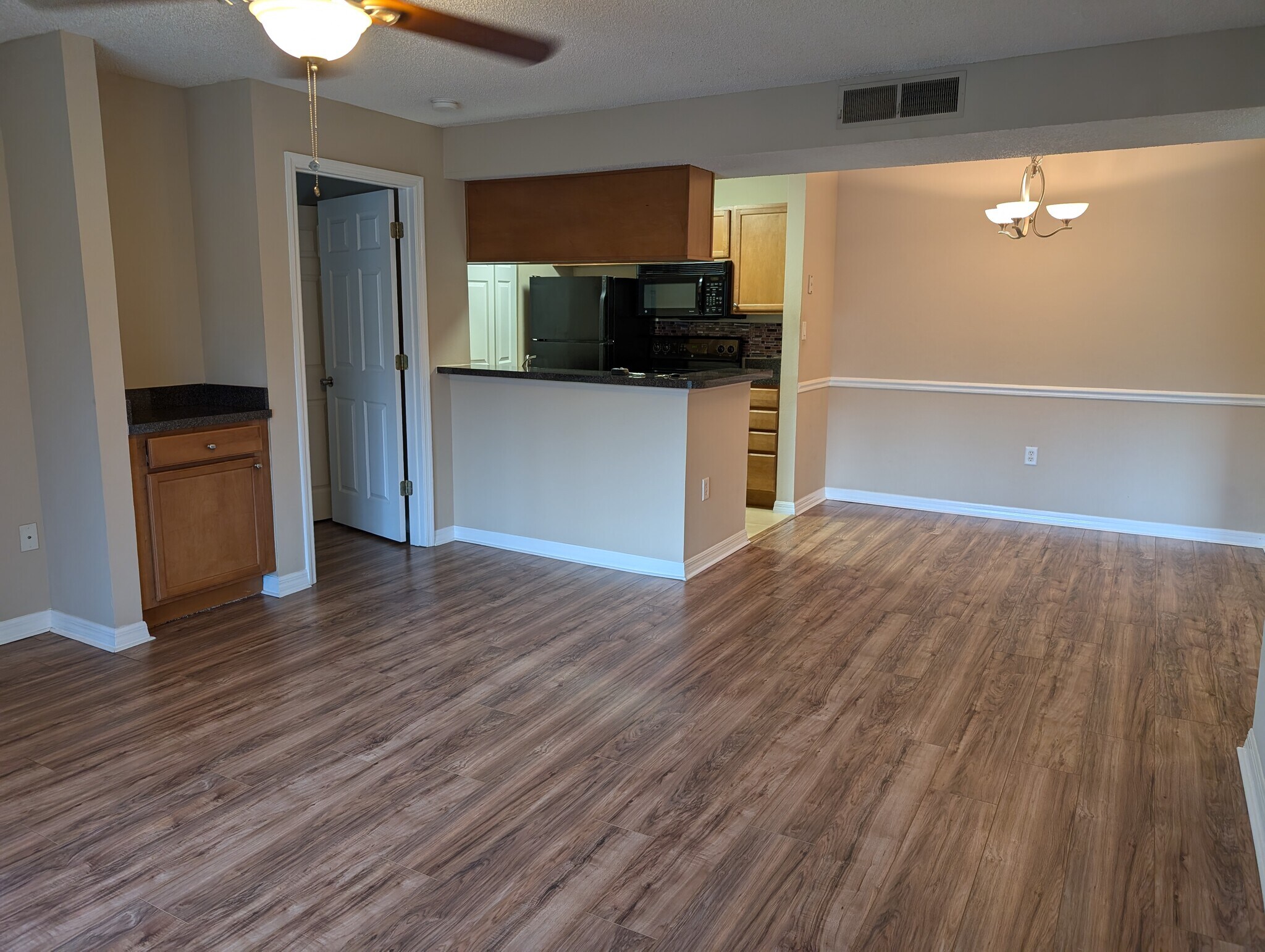 Building Photo - 221 Lake Brook Cir