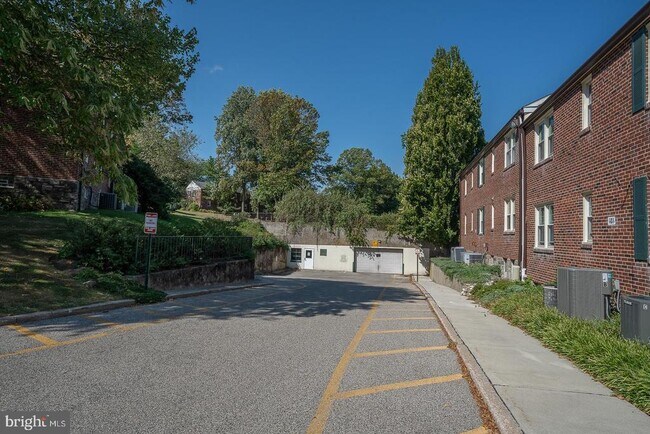Building Photo - 500 E Lancaster Ave