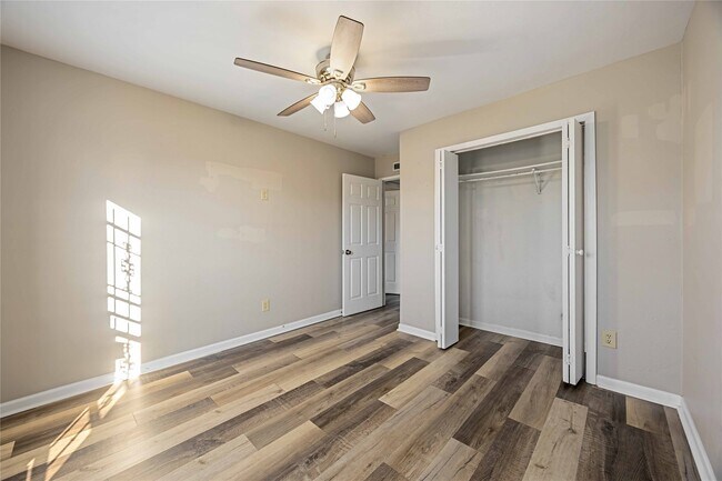 Building Photo - 14515 Merry Meadow Dr