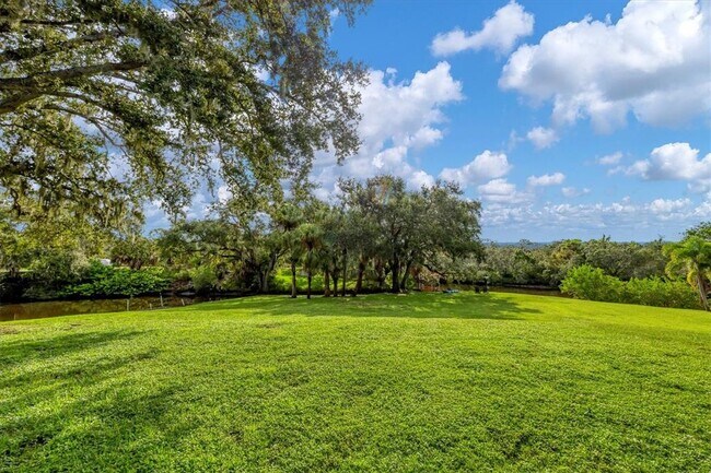 Building Photo - 2460 Whippoorwill Cir