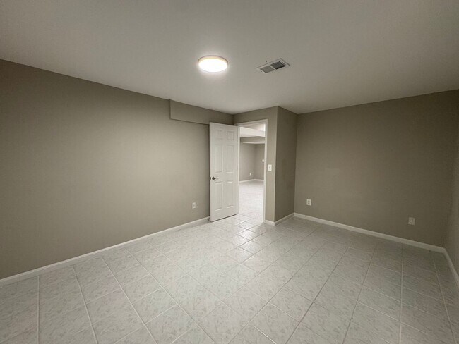 Building Photo - Stunning 4 Bed 3.5 Bath Home With Deck And...