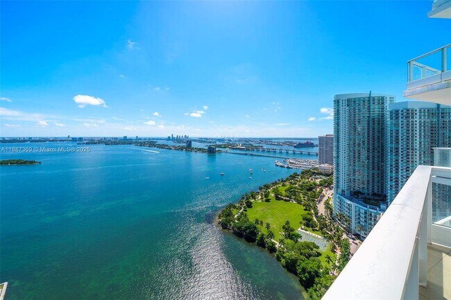 Building Photo - 2020 N Bayshore Dr