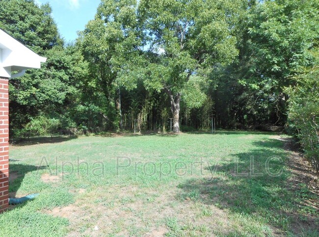 Building Photo - 22 Ridgeway Dr