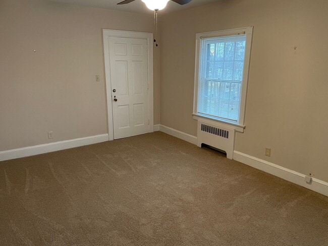 Building Photo - 2 Bedroom Apartment - Statesville Downtown