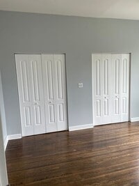 Building Photo - 728 N Pine Ave