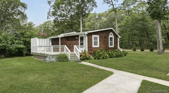 Primary Photo - 61 Squires Ave