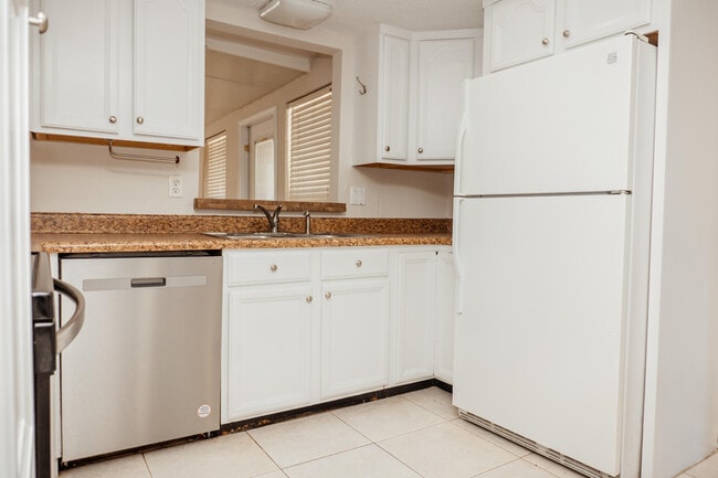 Building Photo - 410 Tanglewood Dr