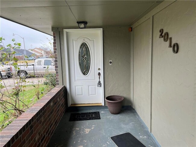 Building Photo - 2010 Snowbird Dr