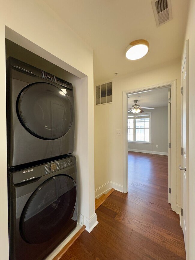 Building Photo - Charming 4 Bedroom/3.5 Bathroom Townhome with In-Unit Laundry in Pigtown, Baltimore, MD!